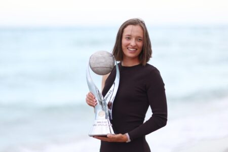 Unstoppable Swiatek: 26-Game Winning Streak Powers Her into Roland Garros Semifinals!