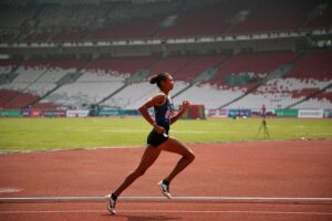 Unbelievable Finish: Fans Left in Shock as Sprinter Stumbles Over Final Hurdle!
