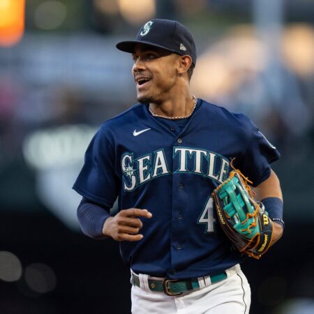 Julio Rodriguez’s Jaw-Dropping Catch Steals Home Run from Chris Taylor