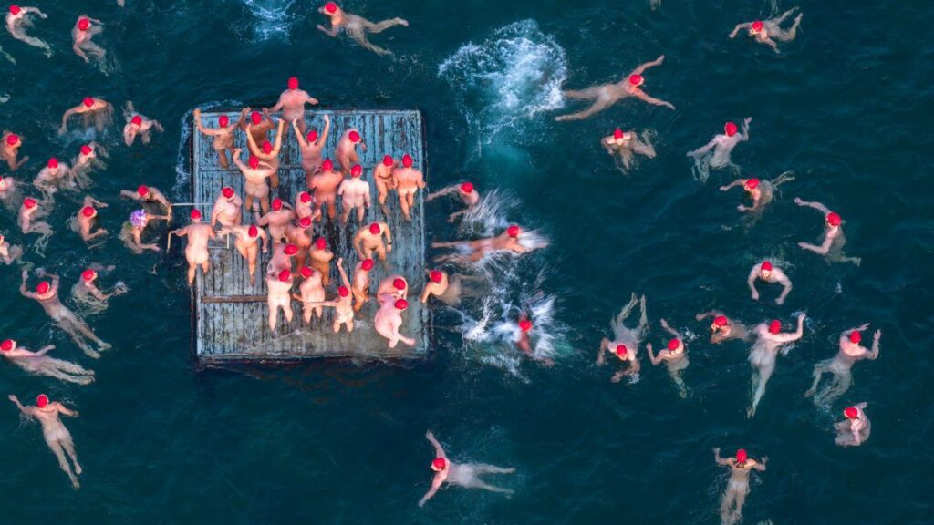 Daring Swimmers Embrace Winter Solstice with Annual Nude Plunge into Icy Tasmanian River