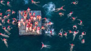 Daring Swimmers Embrace Winter Solstice with Annual Nude Plunge into Icy Tasmanian River