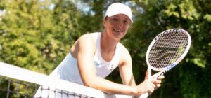 Swiatek fights back, reaches Wimbledon 3rd round – ESPN