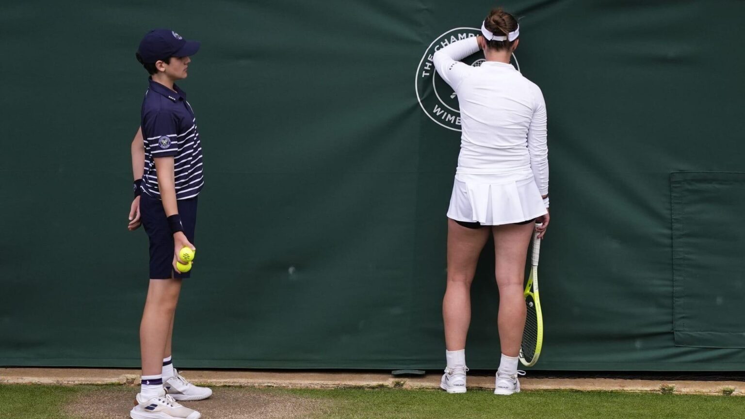 Krejcikova’s Wimbledon Dreams Shattered: Emotional Exit After Navarro Upset Krejcikova’s Wimbledon Dreams Shattered: Emotional Exit After Navarro Upset