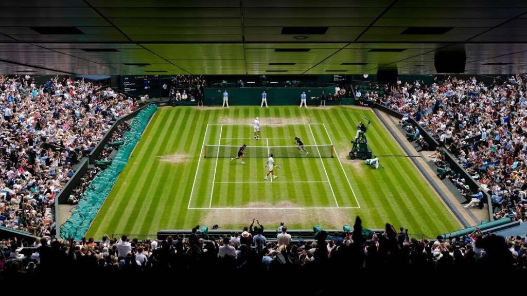 Wimbledon Star Faces Dress Code Drama: Skirt Lift Controversy Unfolds!