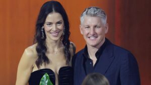 Scandal Unveiled: Schweinsteiger’s Steamy Affair with Bikini-Clad Beauty Shocks Ivanovic and Family!