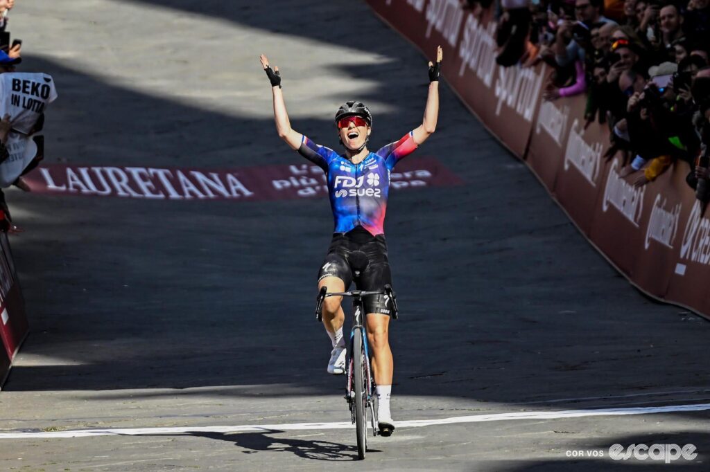 Demi Vollering Triumphs Over Anna van der Breggen in a Thrilling Strade Bianche Women’s Showdown in Siena Demi Vollering Triumphs Over Anna van der Breggen in a Thrilling Strade Bianche Women’s Showdown in Siena