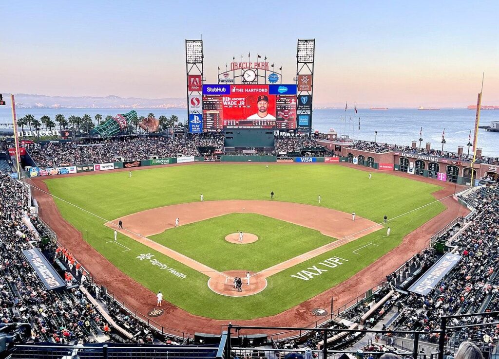 Giants Triumph Over Dodgers in a Heart-Stopping 8-7 Battle on July 11, 2025
