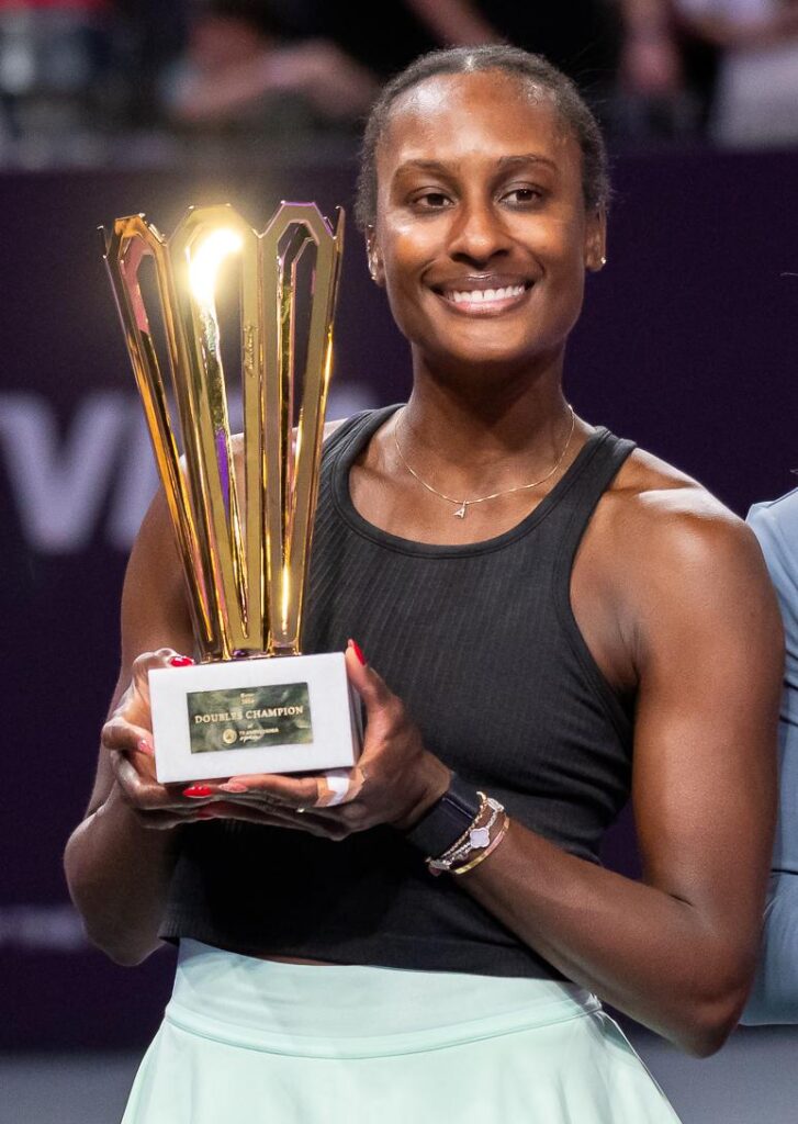 Asia Muhammad Celebrates Engagement to James Cross Surrounded by Friends! Asia Muhammad Celebrates Engagement to James Cross Surrounded by Friends!