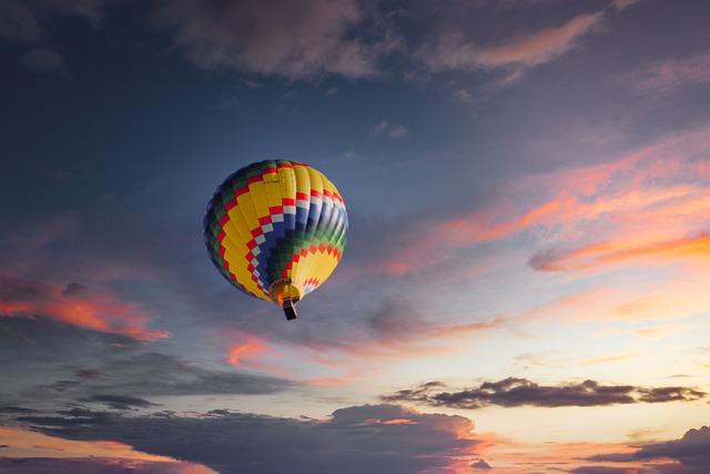 Hot Air Balloon Collides with Tree Before Making Thrilling Landing on Solano County Golf Course Hot Air Balloon Collides with Tree Before Making Thrilling Landing on Solano County Golf Course
