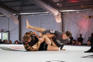 Every cloud has a silver lining! MMA fighter lands huge payday after wardrobe malfunction – MARCA